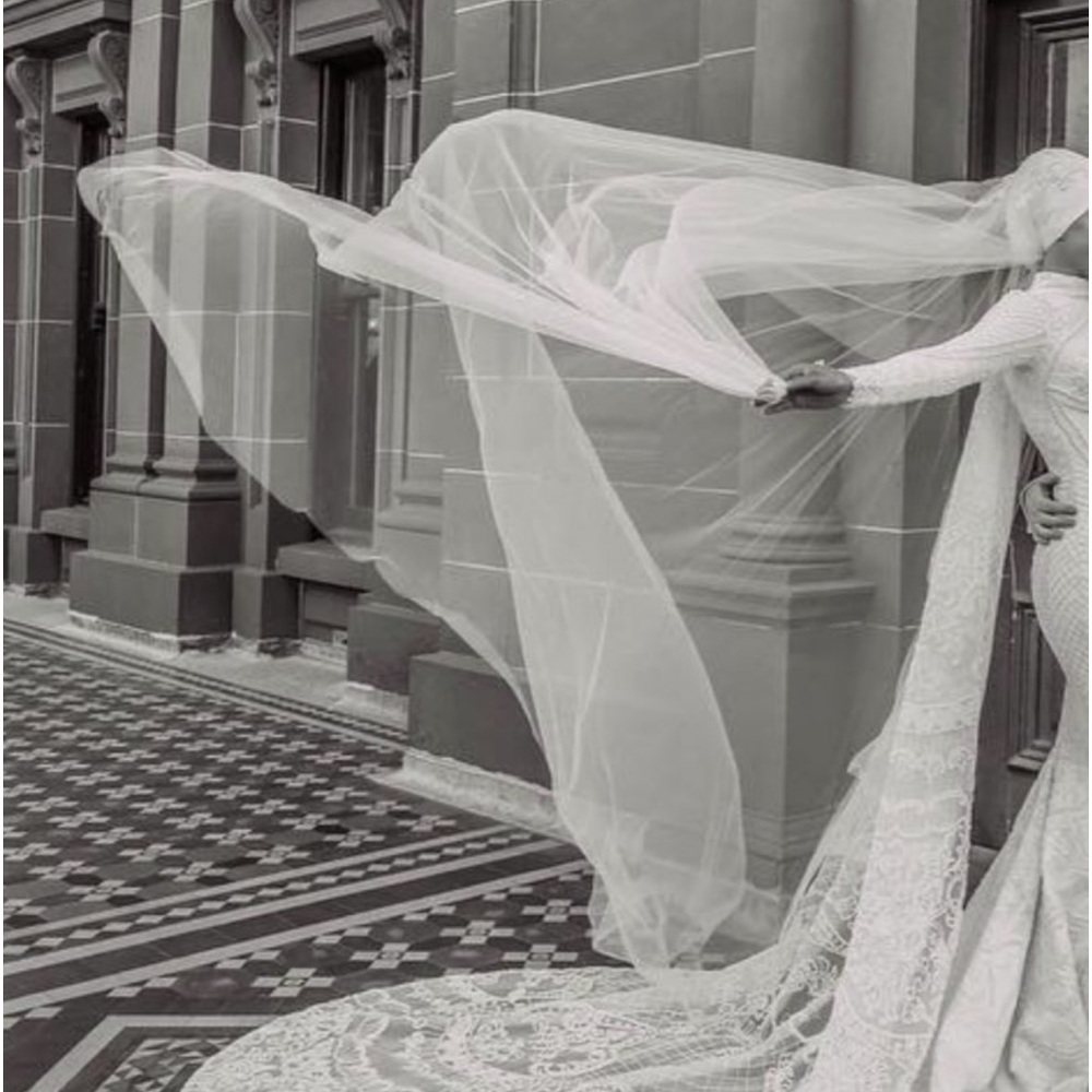 New Pic & Video added*** Zian Couture custom made wedding dress. - Picture 3 of 12